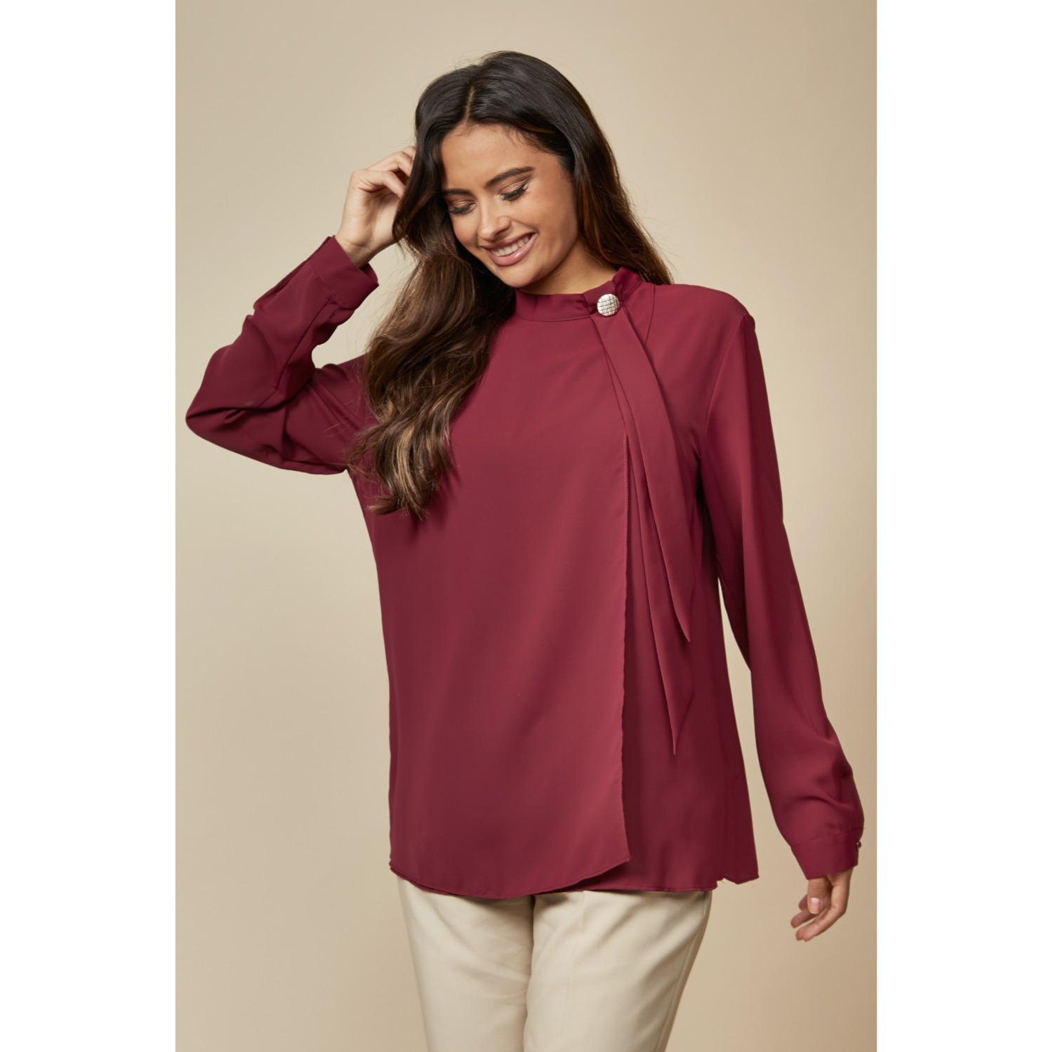 OVERSIZED HIGH NECK TOP WITH BROOCH DETAILS IN BURGUNDY