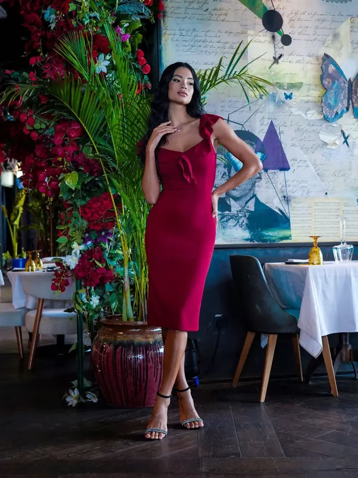 Off the Shoulder Midi Dress in Wine