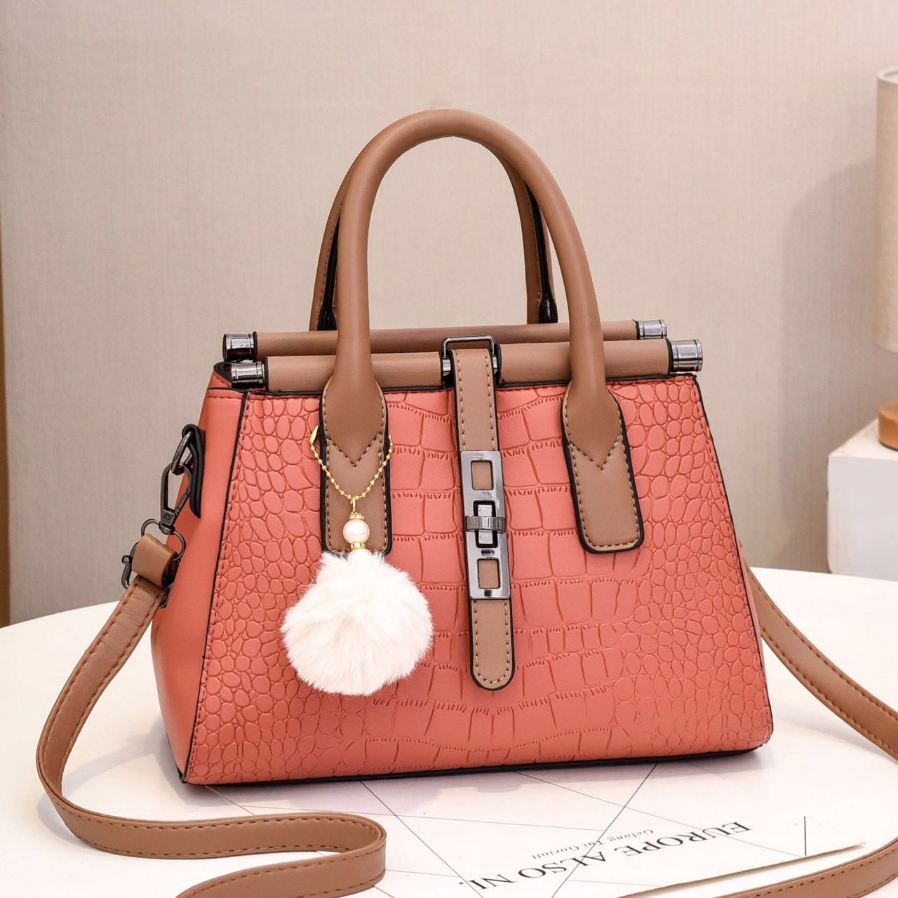 Female Fashion Designer Bag Large Capacity Ladies Handbags Customized Wholesale  Purse - China Designer Fashion Handbags and Brand Luxury Handbags price |  Made-in-China.com